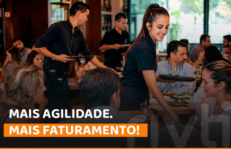 Equipe de restaurante realizando atendimentos ágeis em ambiente movimentado, representando mais giro de mesas, aumento de pedidos por hora e maior satisfação dos clientes.