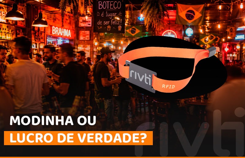 Cliente realizando pagamento com pulseira NFC em evento ou estabelecimento de entretenimento, demonstrando agilidade no atendimento, redução de filas e aumento do consumo por meio da tecnologia de aproximação.