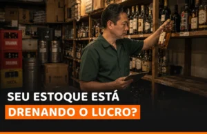 Gestor-confere-garrafas-no-estoque-de-um-bar-para-identificar-perdas-que-reduzem-o-lucro.