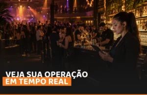 Gestora acompanha em tablet uma casa noturna lotada com bar e pista em operação