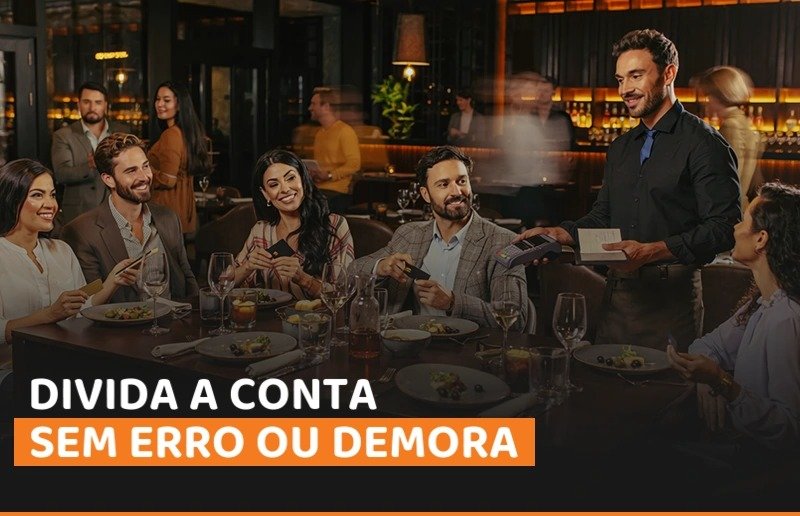 Grupo divide a conta em restaurante enquanto garçom utiliza terminal de pagamento